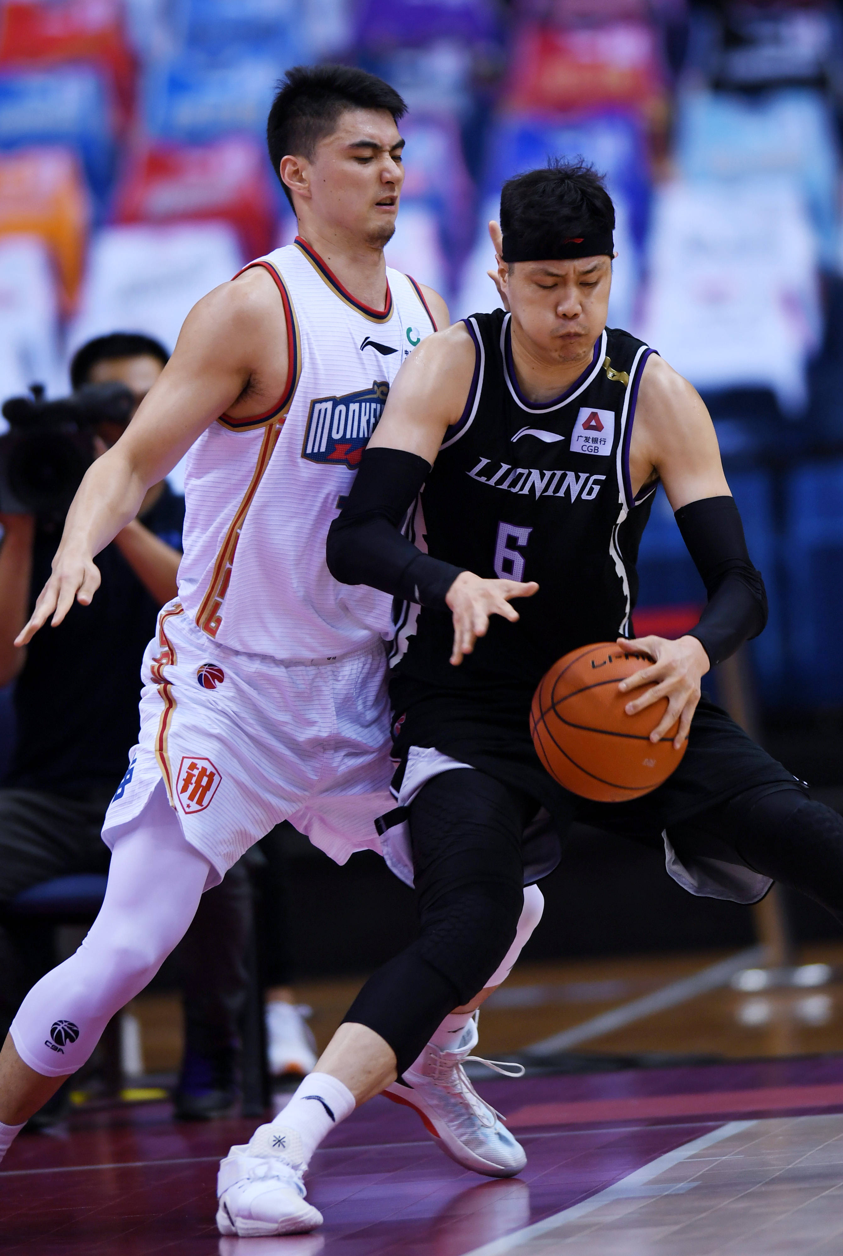 通过调整和 通过调整和