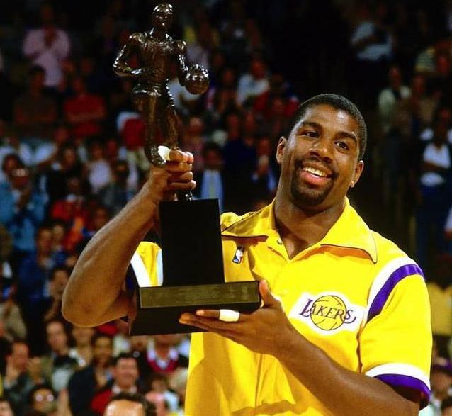 替补席的投 替补席的投