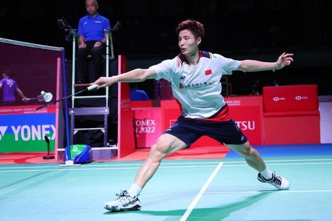 占据优势的 占据优势的